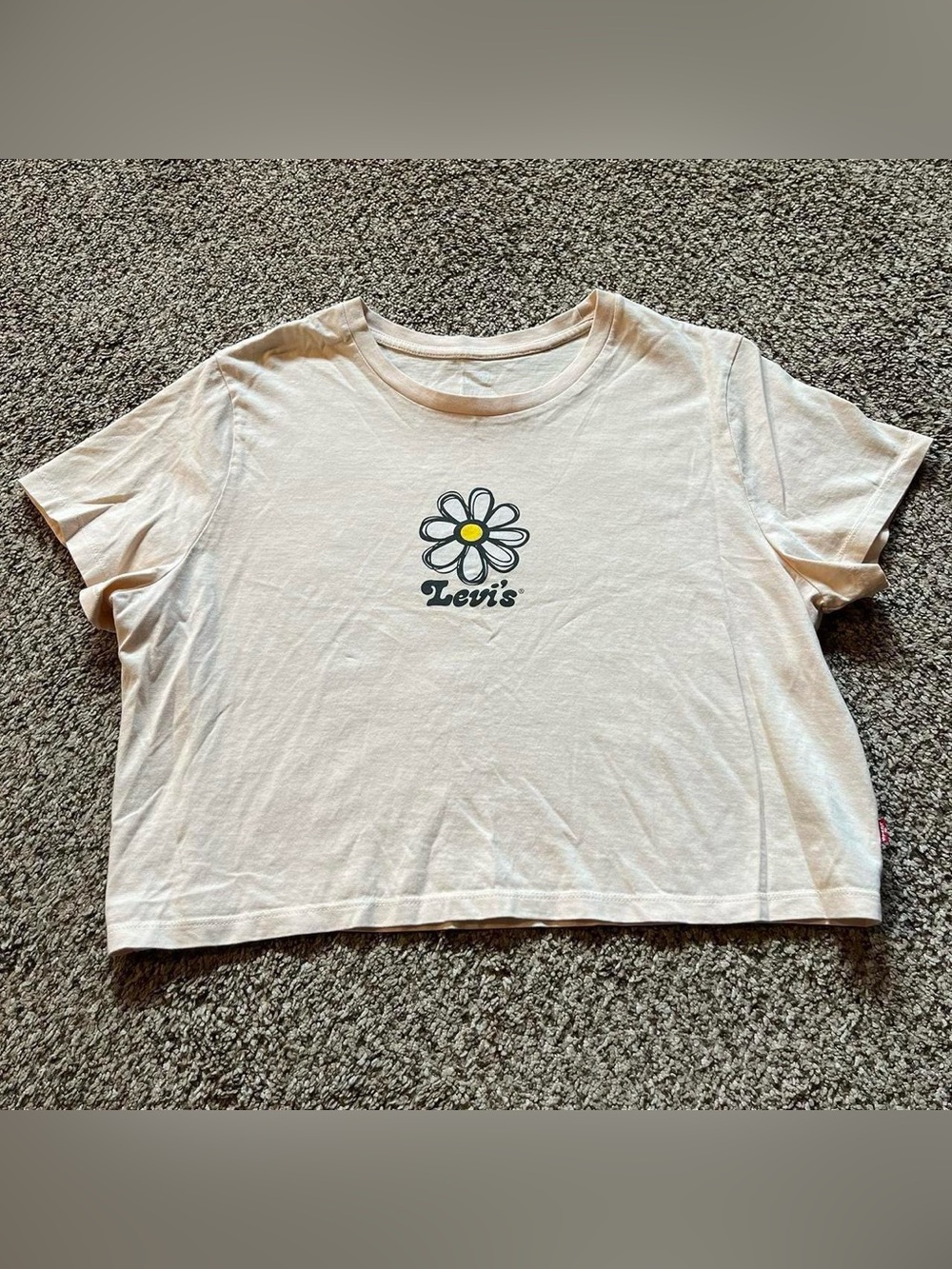 Levi's pastel pink daisy graphic crop top